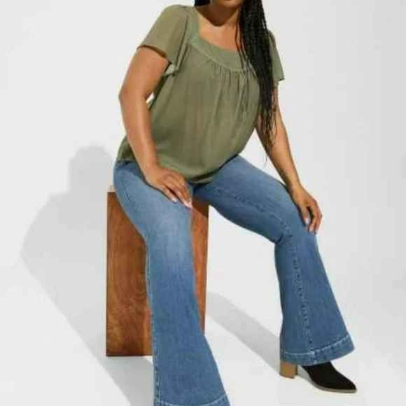 Torrid Crinkle Chiffon Flutter Sleeve Top 3X - Picture 2 of 10